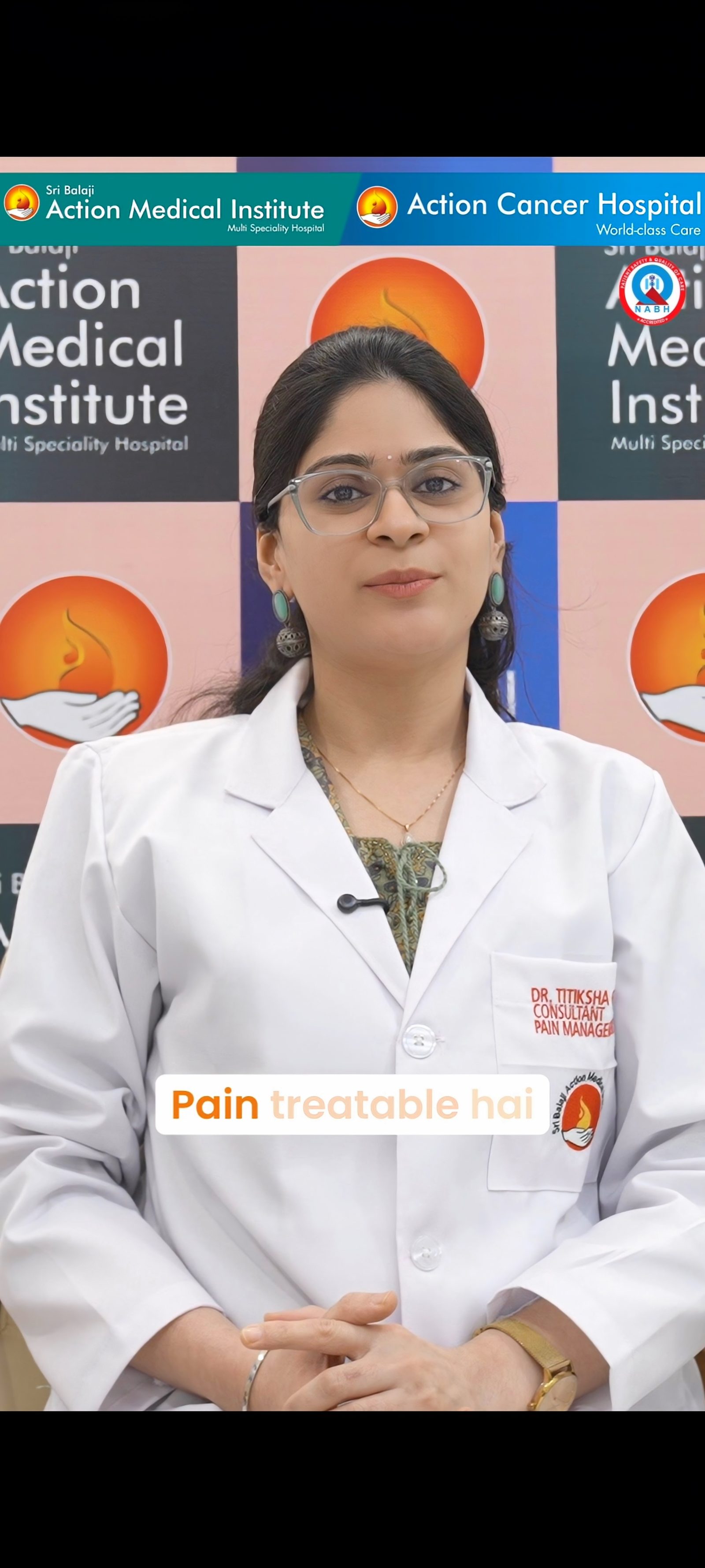 Dr. Titiksha Goyal, pain specialist, consulting a patient at PainClinix, Punjabi Bagh, Delhi